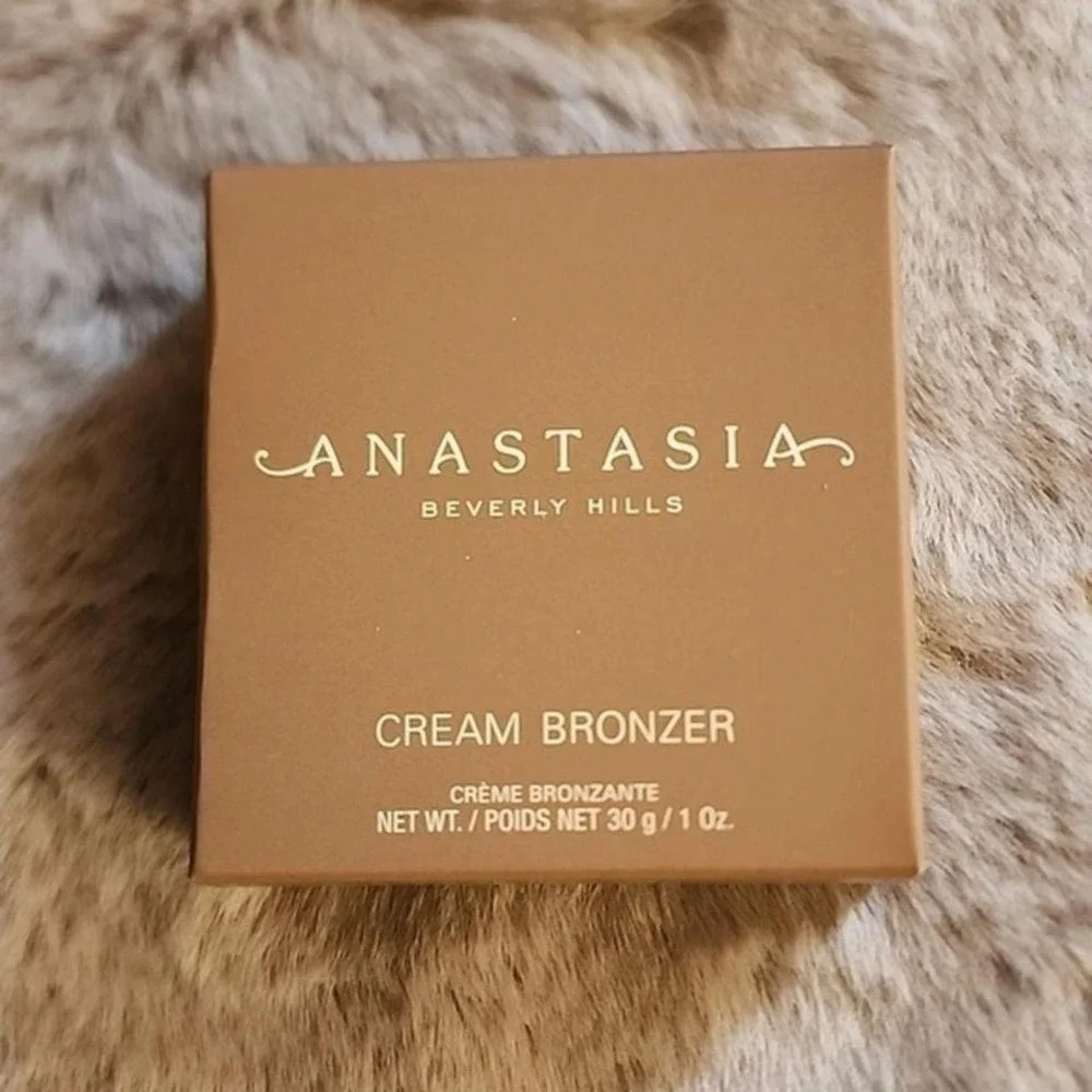 Anastasia Beverly Hills new box
